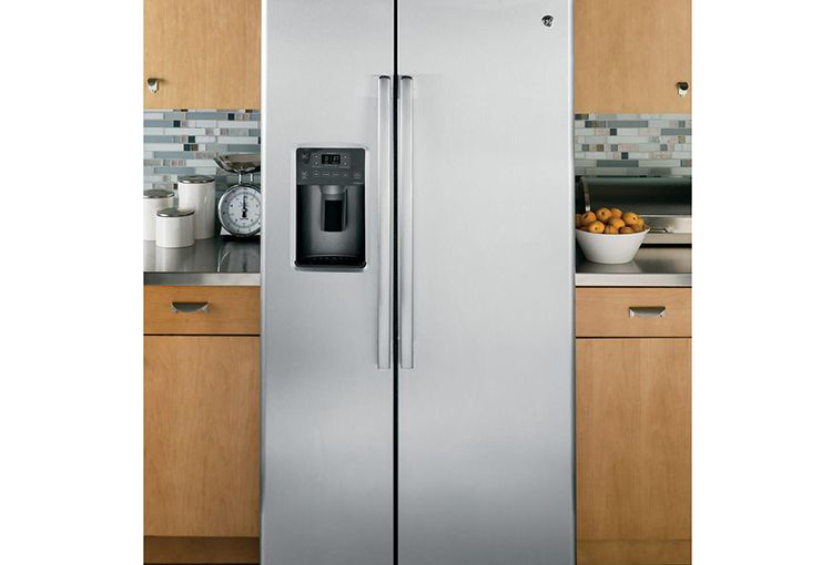 GE GSS25GYPFS 25.3 Cu. ft. Side-By-Side Refrigerator - Stainless Steel